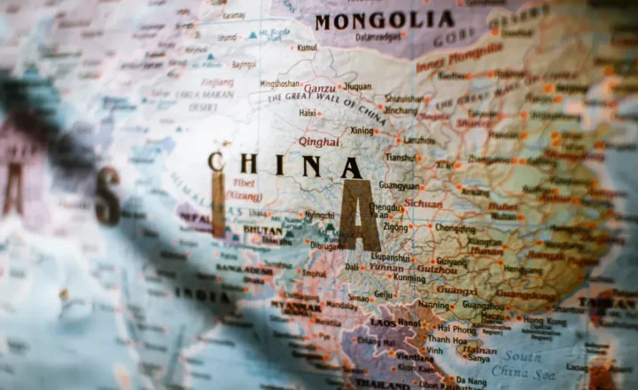 China-to-Japan Commercial Shipping: Speed, Cost, and Service Selection